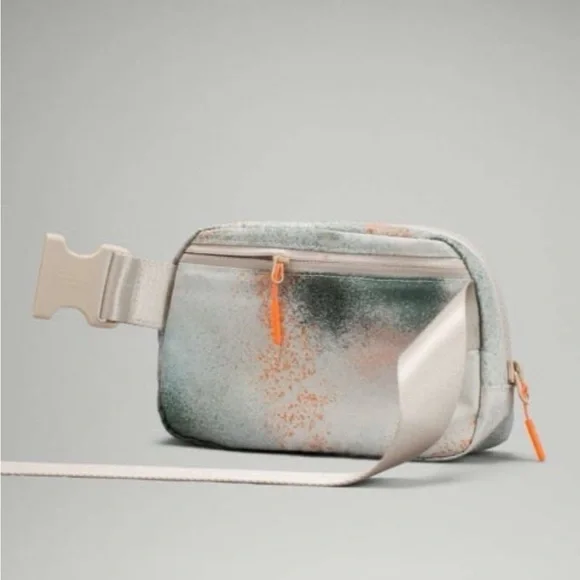 NWT Lululemon everywhere belt bag 1L - Picture 6 of 12